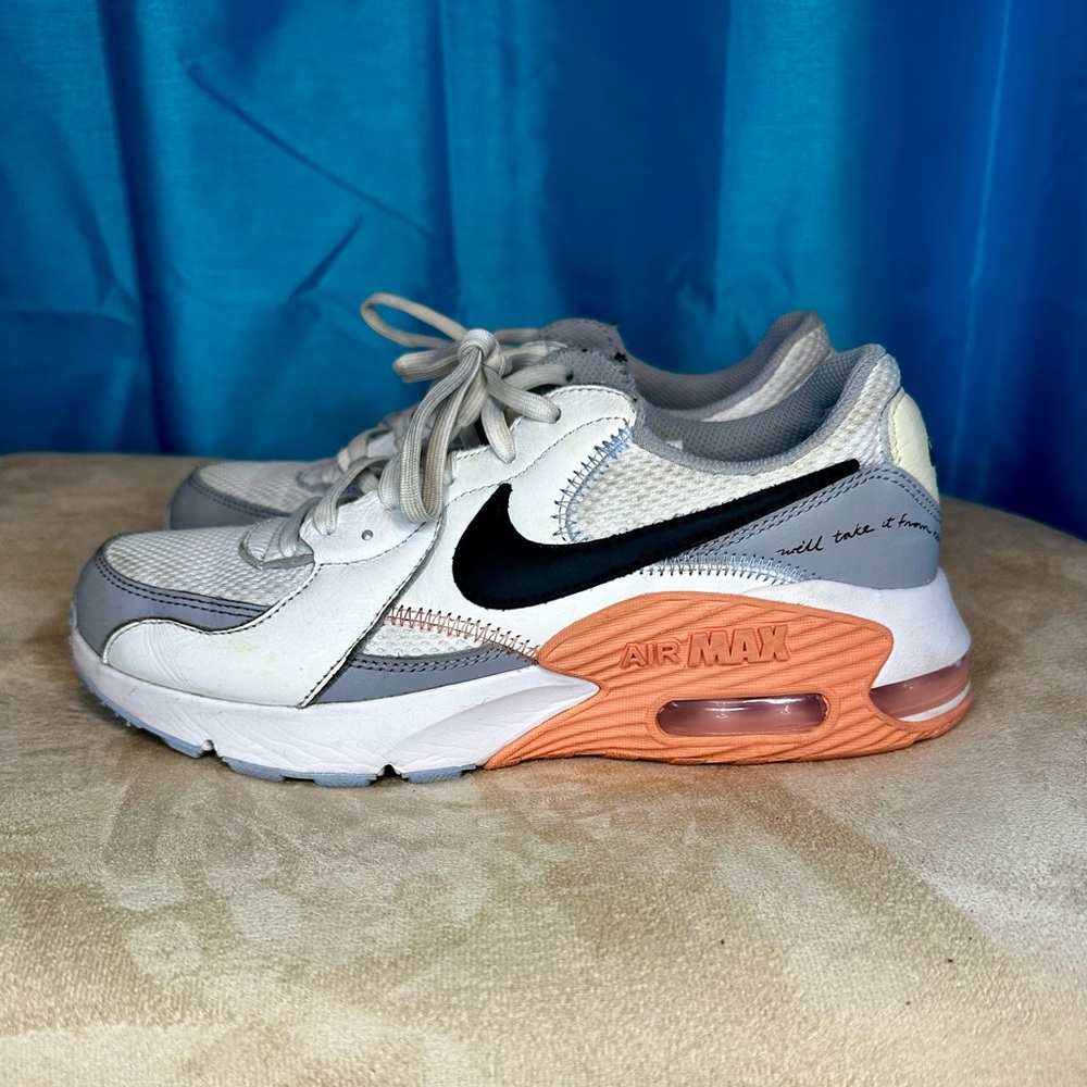 Woman's Nike Air Max Excee Sneakers size 8